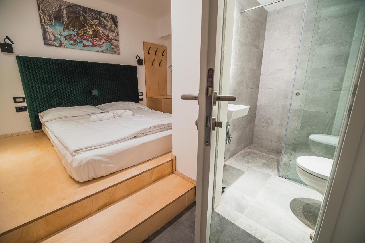 Dragons Dream Hostel Ljubljana Ngoại thất bức ảnh